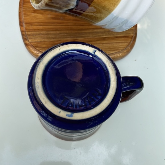 Four (4) Taiwan made Pottery Mugs & Goodwood Teak Coffee Mug Stand w/ 4 Pegs - Picture 4 of 8